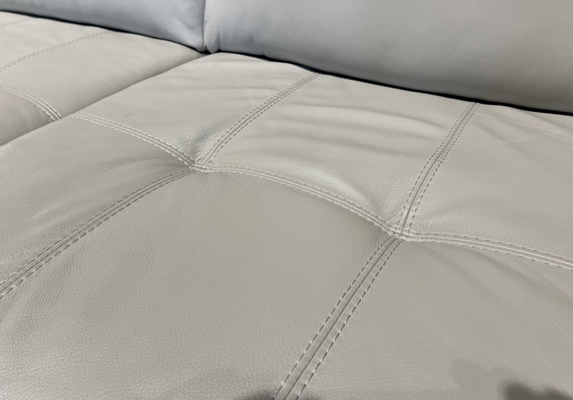 Leather vs. Fabric Sofa: How to Choose the Right One